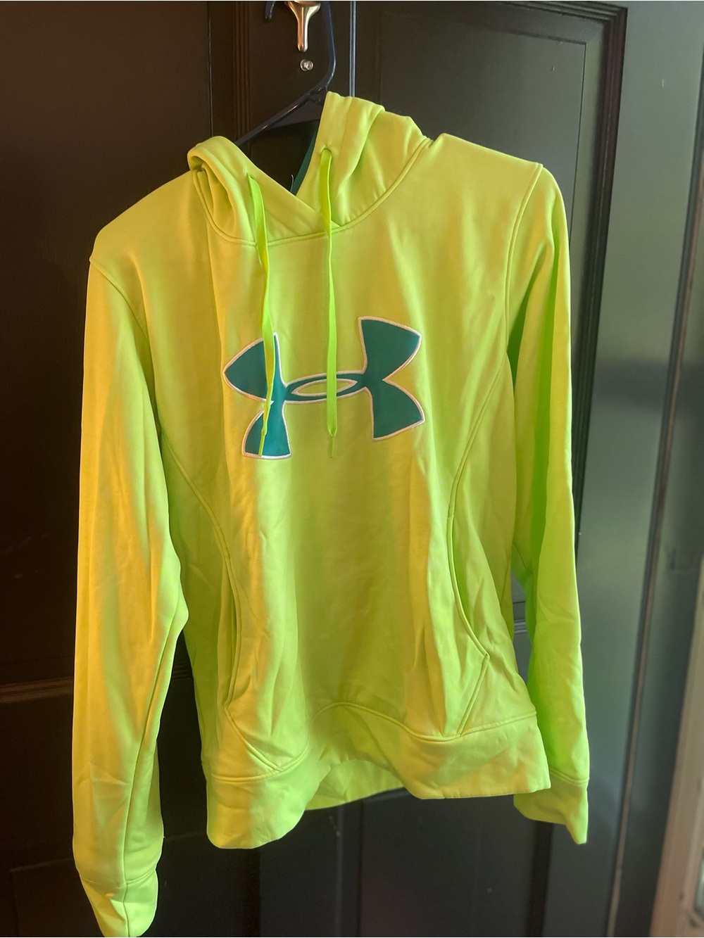Women’s Under Armour sweatshirt